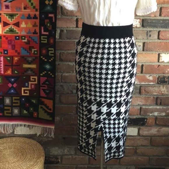 H&M Black and White Houndstooth Pencil Skirt - Picture 2 of 4